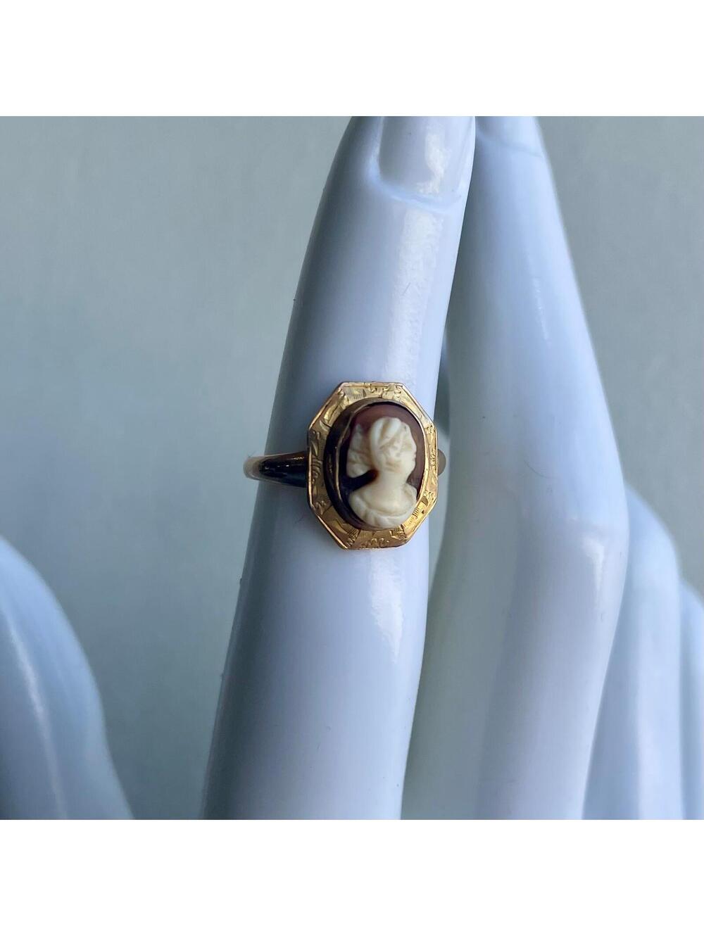 10K Gold Antique Cameo Cocktail Ring | Size US 5.5